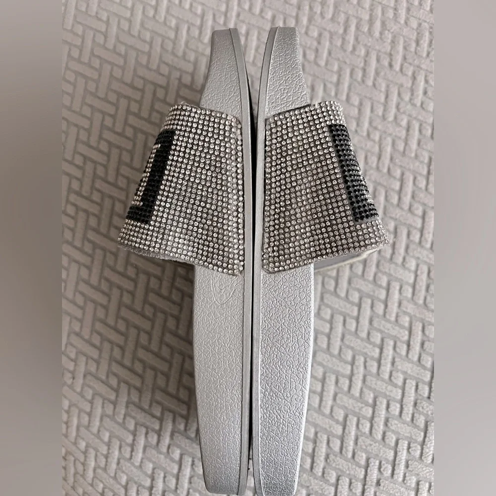 True Religion Slides - Picture 7 of 10